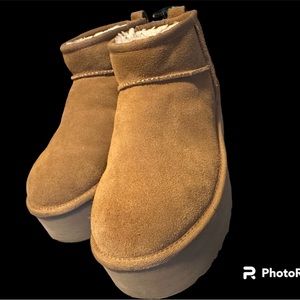UGG  Classic Ultra Mini Platform boots  size 8